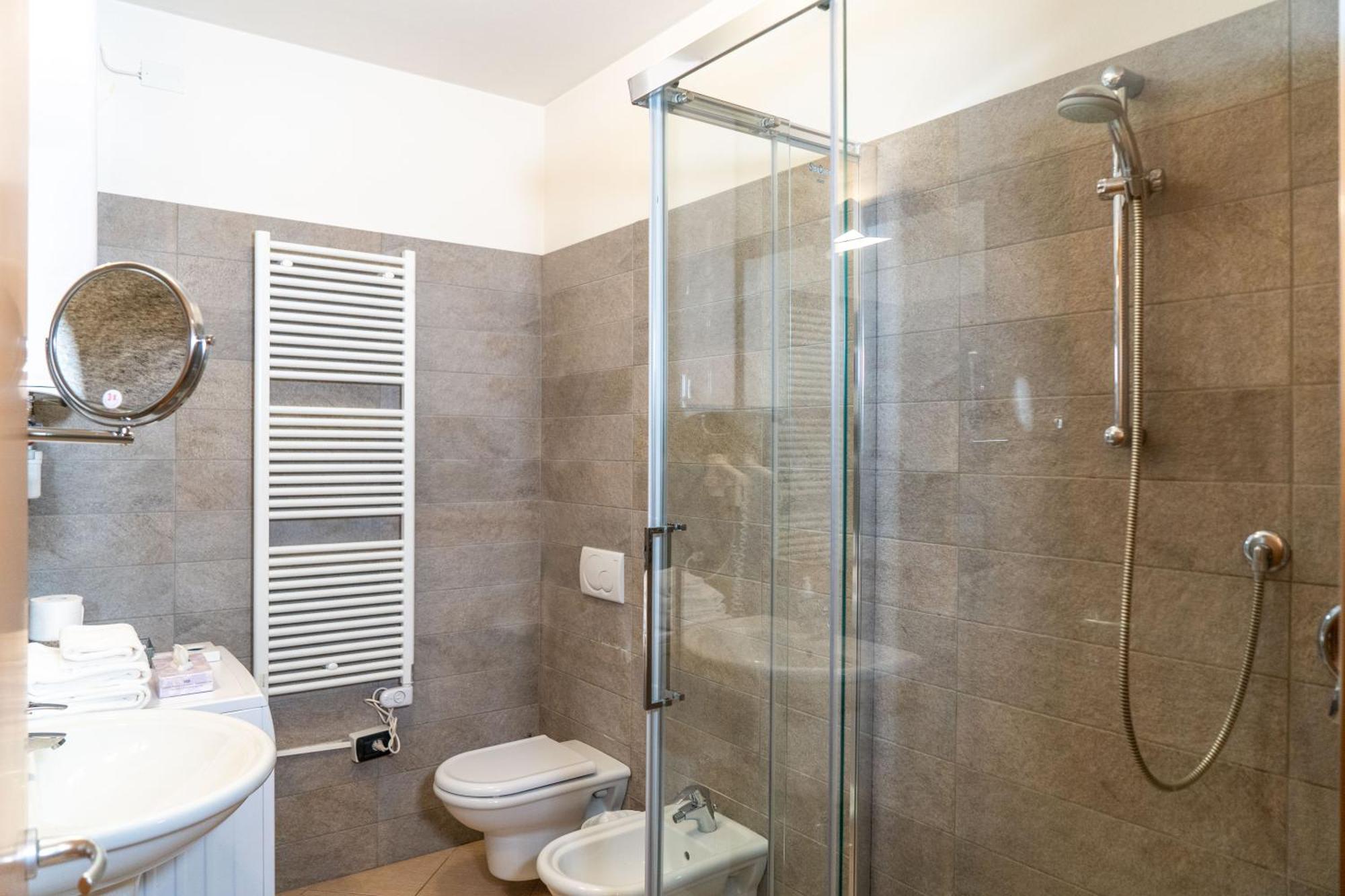 Hatelier Garda Home By Enjoy Garda Hotel بسكييرا ديل غاردا المظهر الخارجي الصورة