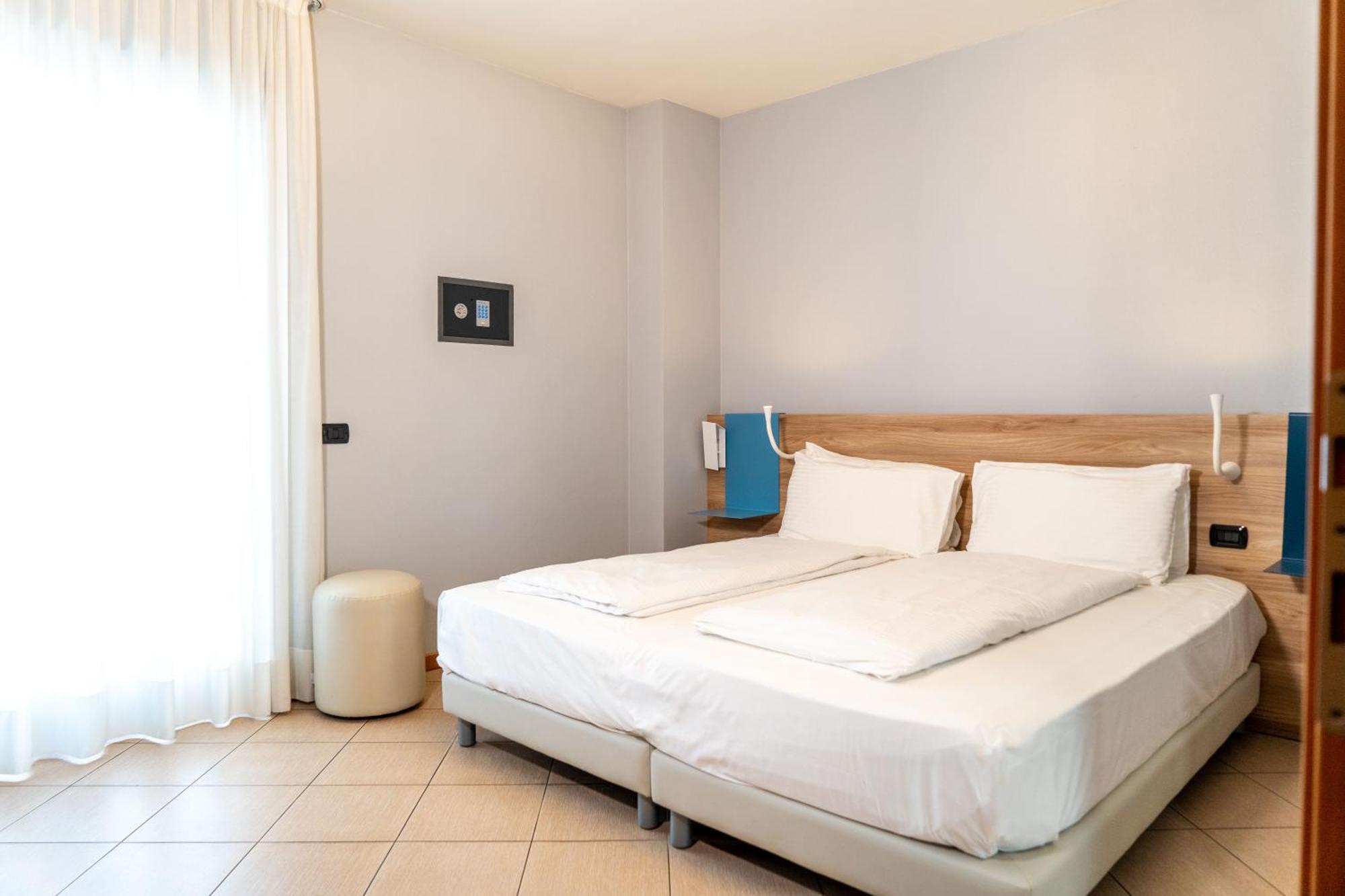 Hatelier Garda Home By Enjoy Garda Hotel بسكييرا ديل غاردا المظهر الخارجي الصورة