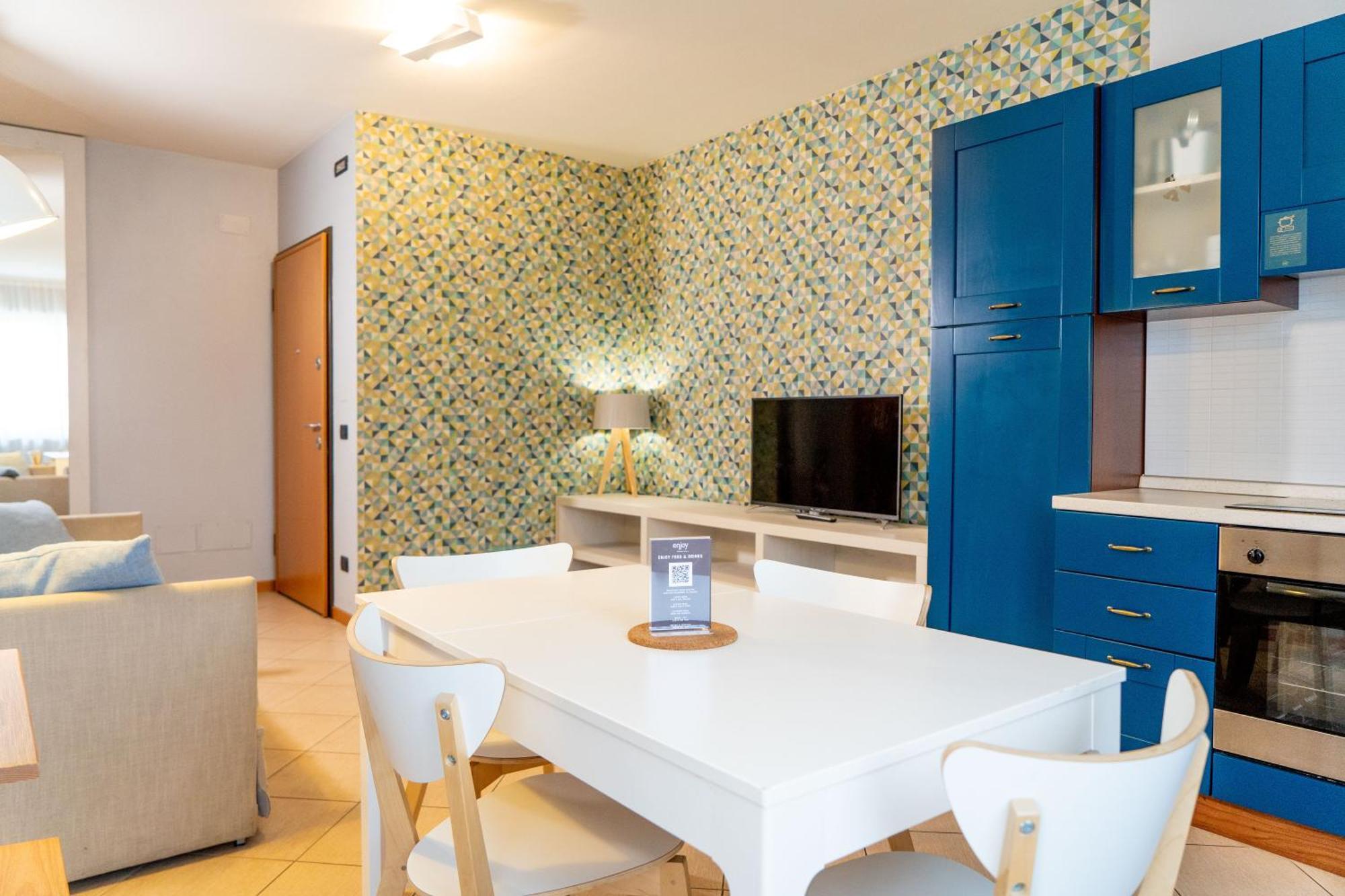 Hatelier Garda Home By Enjoy Garda Hotel بسكييرا ديل غاردا المظهر الخارجي الصورة