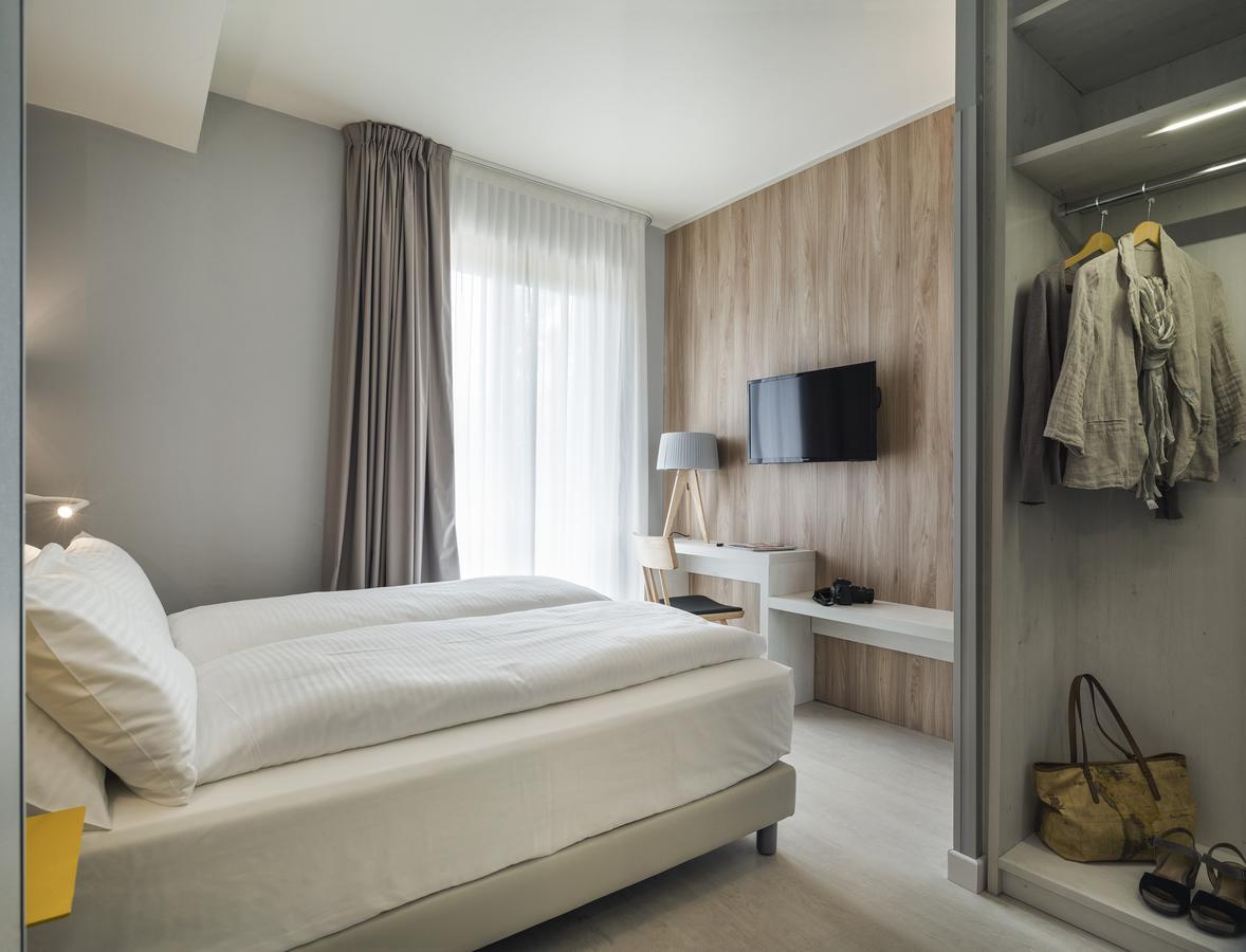 Hatelier Garda Home By Enjoy Garda Hotel بسكييرا ديل غاردا المظهر الخارجي الصورة